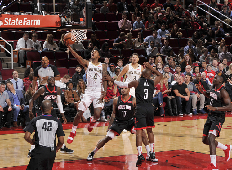  德甲新军斯图加特表现抢眼成为赛季黑马