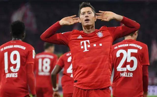  沙尔克04体能优势尽显，下半场发力逆转取胜