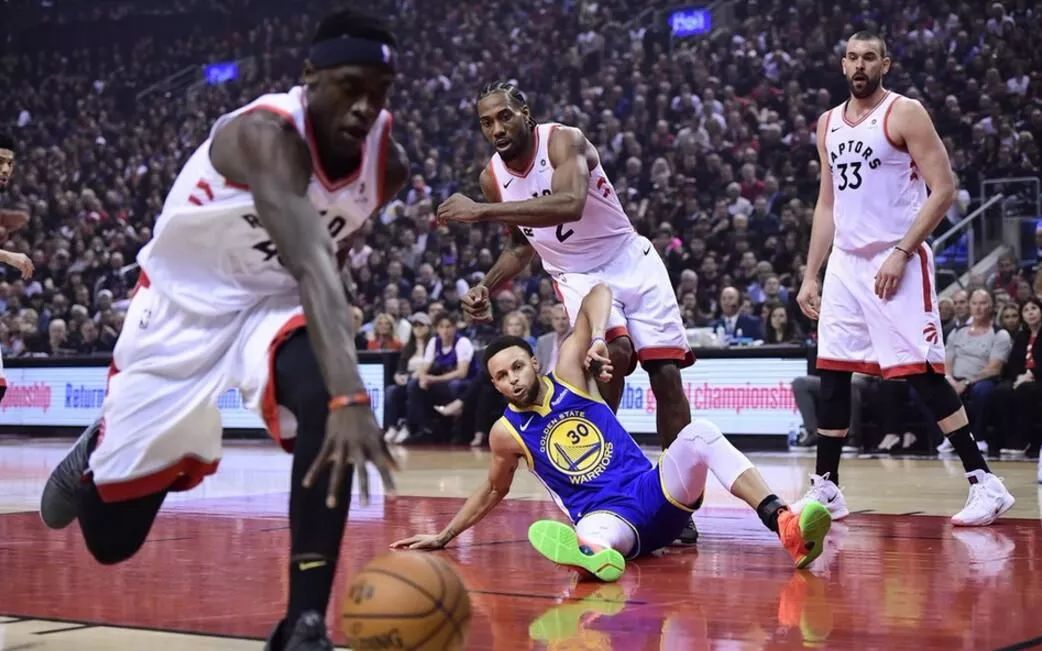  西亚卡姆暴扣统治禁区，猛龙多点开花大胜活塞止连败